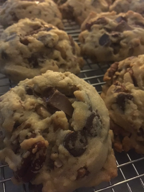 1 Dozen Chocolate Chunk Walnut Christmas Cookie Tin - Golden Noel