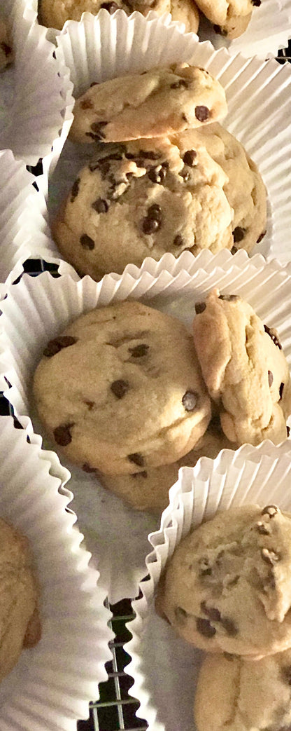 12 Count Mini Chocolate Chip Tin - Merry Christmas Cookie Pail